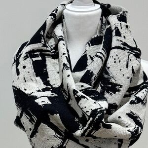 KRISTA NORRIS B/W Circle Scarf ONE SIZE